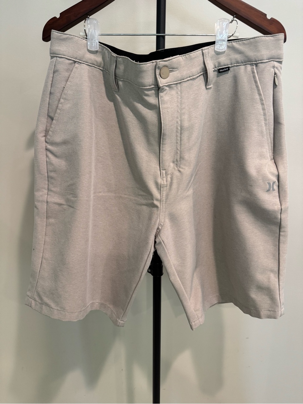 Hurley Men’s Beige Flat Front Shorts Golf Outdoor Activewear Performance W34
